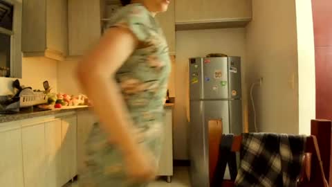 Lunna online show from April 18, 2026, 2:15 am