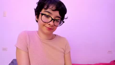 Lunna online show from July 7, 2026, 3:31 am