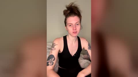 Snapshot of petiteratt chatting on May 17, 2026, 11:12 pm I am very new and dont know what im doing lol online show from May 17, 2026, 11:12 pm