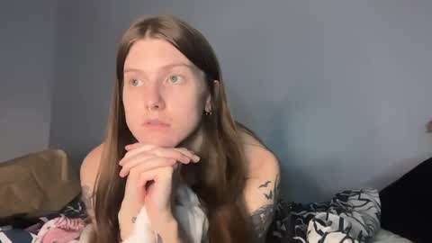 Snapshot of petiteratt chatting on June 26, 2026, 1:43 am I am very new and dont know what im doing lol online show from June 26, 2026, 1:43 am
