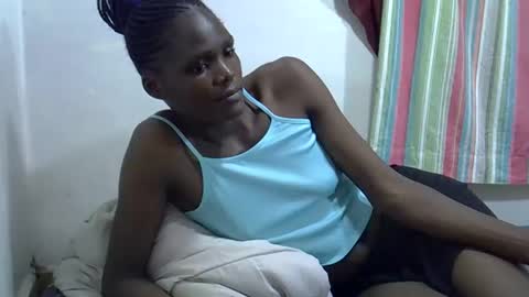 petiteslim2 online show from May 1, 2026, 2:21 pm