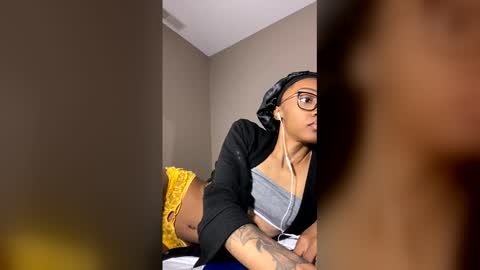 petitetingz online show from June 11, 2026, 5:27 am