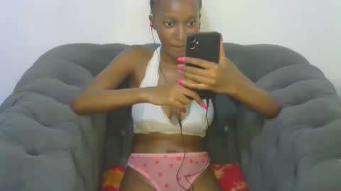 petitpearl online show from February 14, 2025, 7:54 pm