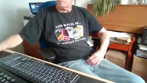 Snapshot of petitwilly chatting on March 25, 2026, 9:26 am petitwilly online show from March 25, 2026, 9:26 am