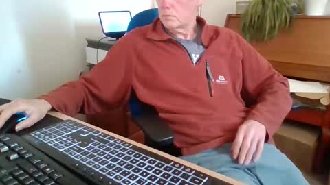 Snapshot of petitwilly chatting on March 26, 2026, 2:22 pm petitwilly online show from March 26, 2026, 2:22 pm