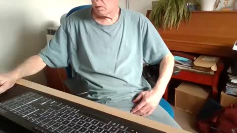 Snapshot of petitwilly chatting on April 21, 2026, 11:38 am petitwilly online show from April 21, 2026, 11:38 am