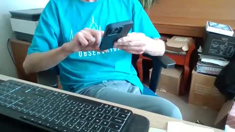 Snapshot of petitwilly chatting on May 12, 2026, 11:40 am petitwilly online show from May 12, 2026, 11:40 am