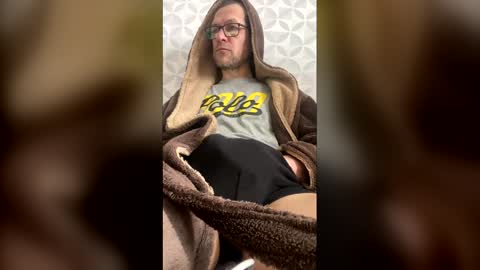 Snapshot of petrovichxxx81 chatting on April 10, 2026, 9:36 am petrovichxxx81 online show from April 10, 2026, 9:36 am