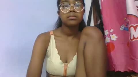 phania185885 online show from May 4, 2026, 4:52 am