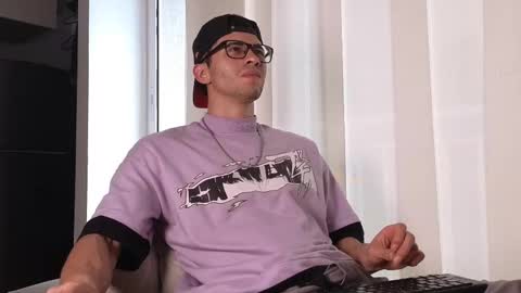 phantom_bigger1 online show from September 24, 2025, 1:03 pm