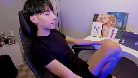 Phil.   INDEPENDENT MODEL online show from March 22, 2026, 2:48 am