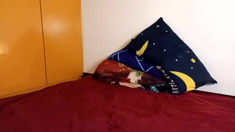 Online at weekends Friday to Sunday online show from February 22, 2025, 8:53 pm