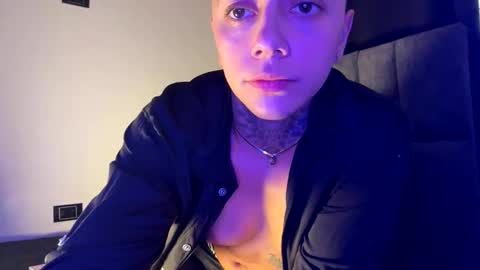 Snapshot of phillip_brownn chatting on December 3, 2025, 12:25 pm PHILLIP online show from December 3, 2025, 12:25 pm