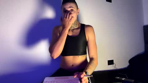 Snapshot of phillip_brownn chatting on December 18, 2025, 12:22 pm PHILLIP online show from December 18, 2025, 12:22 pm