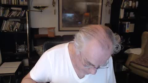 Snapshot of philoumis2 chatting on January 26, 2025, 7:20 pm Philippe online show from January 26, 2025, 7:20 pm