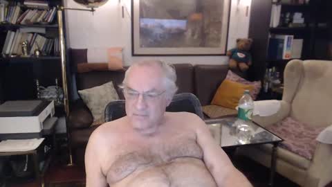 Snapshot of philoumis2 chatting on February 2, 2025, 8:19 pm Philippe online show from February 2, 2025, 8:19 pm