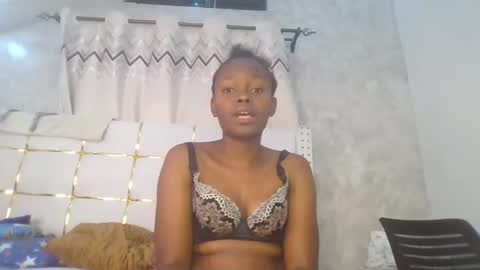 Snapshot of phoebe015 chatting on February 3, 2026, 2:53 am phoebe online show from February 3, 2026, 2:53 am