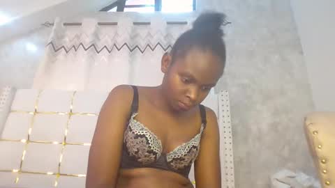 Snapshot of phoebe015 chatting on February 7, 2026, 7:34 am phoebe online show from February 7, 2026, 7:34 am