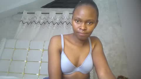 Snapshot of phoebe015 chatting on February 16, 2026, 8:05 pm phoebe online show from February 16, 2026, 8:05 pm