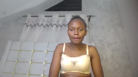 Snapshot of phoebe015 chatting on February 21, 2026, 11:06 pm phoebe online show from February 21, 2026, 11:06 pm