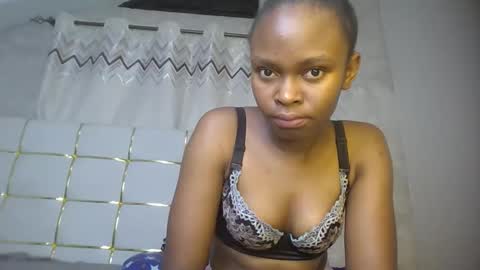 Snapshot of phoebe015 chatting on February 24, 2026, 7:23 pm phoebe online show from February 24, 2026, 7:23 pm