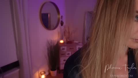 PHOENIX TAYLOR online show from November 19, 2025, 2:11 am