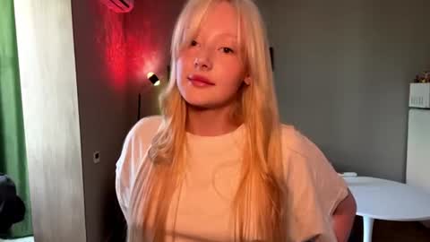 Snapshot of phungegland chatting on June 23, 2026, 10:02 am Hello guys My name is Angel Make yourself comfortable and lets have some fun online show from June 23, 2026, 10:02 am