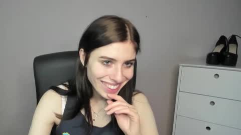 Snapshot of pia_desire chatting on November 2, 2025, 7:44 am P I A online show from November 2, 2025, 7:44 am