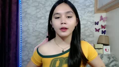 Snapshot of pia_intownx chatting on July 5, 2026, 10:28 pm Ms Pia online show from July 5, 2026, 10:28 pm