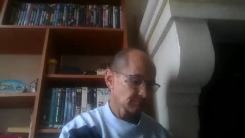 Snapshot of pichoun71 chatting on December 7, 2024, 2:13 pm pichoun71 online show from December 7, 2024, 2:13 pm
