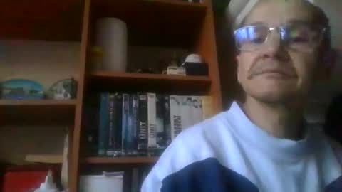 Snapshot of pichoun71 chatting on December 8, 2024, 7:37 am pichoun71 online show from December 8, 2024, 7:37 am