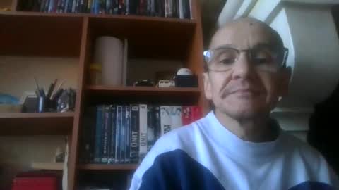 Snapshot of pichoun71 chatting on December 20, 2024, 8:17 am pichoun71 online show from December 20, 2024, 8:17 am
