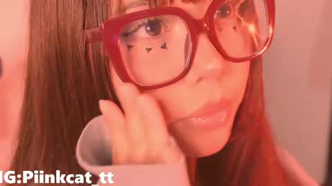 Snapshot of piinkcat chatting on April 1, 2026, 5:52 am Emi online show from April 1, 2026, 5:52 am