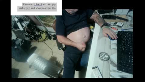 Snapshot of pini_z chatting on December 27, 2024, 2:25 am pini_z online show from December 27, 2024, 2:25 am