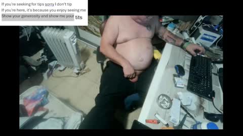 Snapshot of pini_z chatting on January 5, 2025, 9:14 pm pini_z online show from January 5, 2025, 9:14 pm