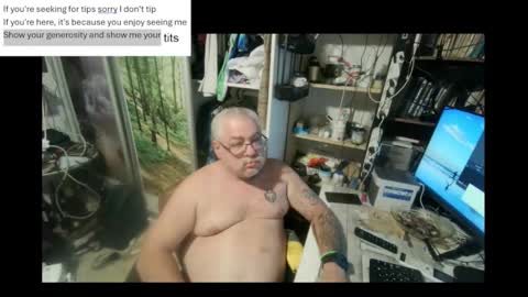 Snapshot of pini_z chatting on January 15, 2025, 8:58 pm pini_z online show from January 15, 2025, 8:58 pm