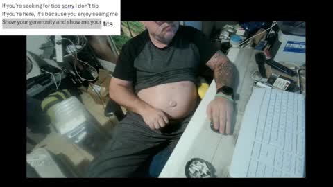 Snapshot of pini_z chatting on January 21, 2025, 3:21 pm pini_z online show from January 21, 2025, 3:21 pm