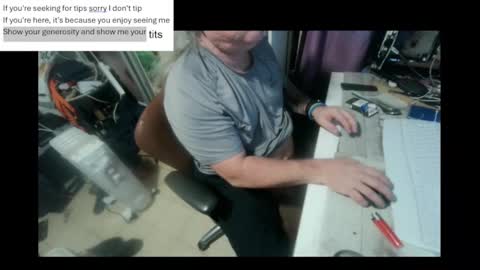 Snapshot of pini_z chatting on February 21, 2025, 11:32 pm pini_z online show from February 21, 2025, 11:32 pm