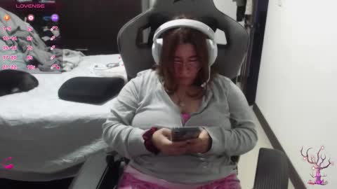 Snapshot of pink_girl0n chatting on December 17, 2025, 11:11 pm Kitty online show from December 17, 2025, 11:11 pm