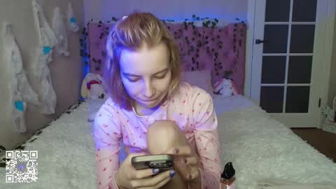 pink_lila18 online show from February 16, 2026, 1:02 am