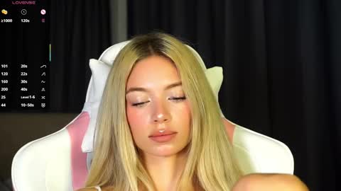 Kate online show from October 13, 2025, 7:14 pm