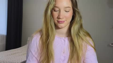 Snapshot of pink_rosee_ chatting on October 2, 2025, 3:46 am   online show from October 2, 2025, 3:46 am