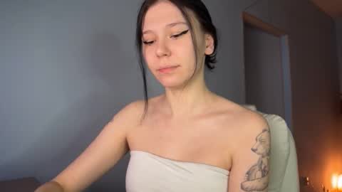 pinkdollylovv online show from February 5, 2026, 4:11 pm