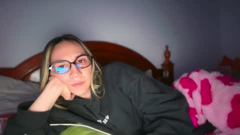 Snapshot of pinkilola chatting on June 16, 2026, 11:18 pm Pinkilola online show from June 16, 2026, 11:18 pm