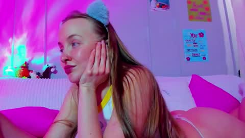 Mila online show from February 5, 2026, 9:52 pm