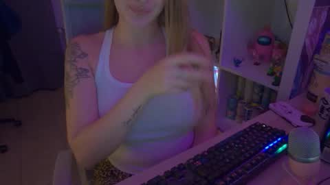 Snapshot of pinkladyx2 chatting on October 17, 2025, 9:06 pm pinkladyx2 online show from October 17, 2025, 9:06 pm