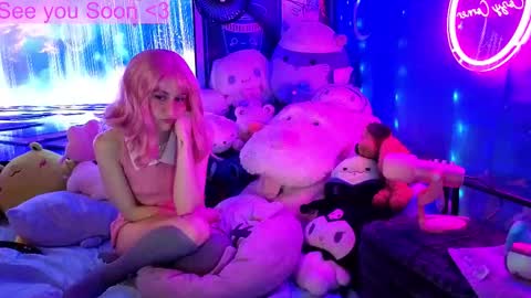 Gwenie online show from October 12, 2025, 6:40 pm