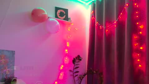 Snapshot of pinkperlita chatting on December 6, 2024, 8:07 pm Perlita online show from December 6, 2024, 8:07 pm