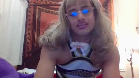 Snapshot of pinkpillbambi chatting on December 12, 2024, 1:21 am pinkpillbambi online show from December 12, 2024, 1:21 am