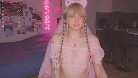 pinkvenom_ online show from November 25, 2025, 7:25 pm